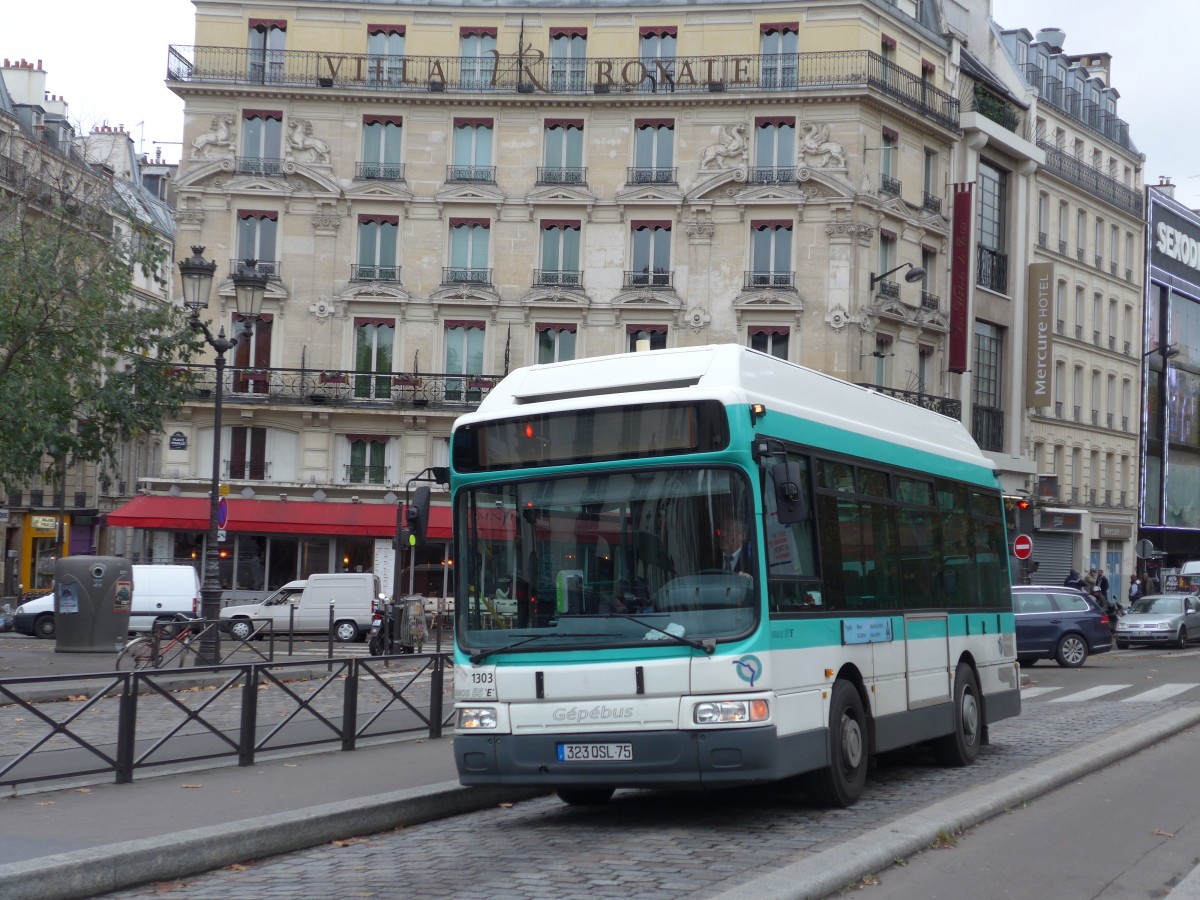 (167'136) - RATP Paris - Nr. 1303/323 QSL 75 - G�p�bus am 17. November 2015 in Paris, Pigalle