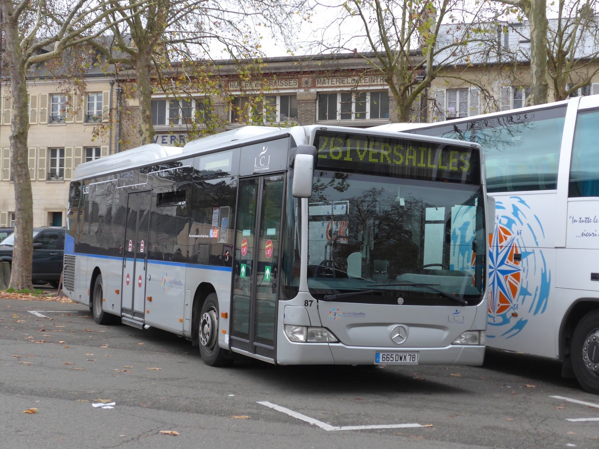 (167'220) - LCJ, Magny-les-Hameaux - Nr. 87/665 DWX 78 - Mercedes am 17. November 2015 in Versailles, Ch�teau