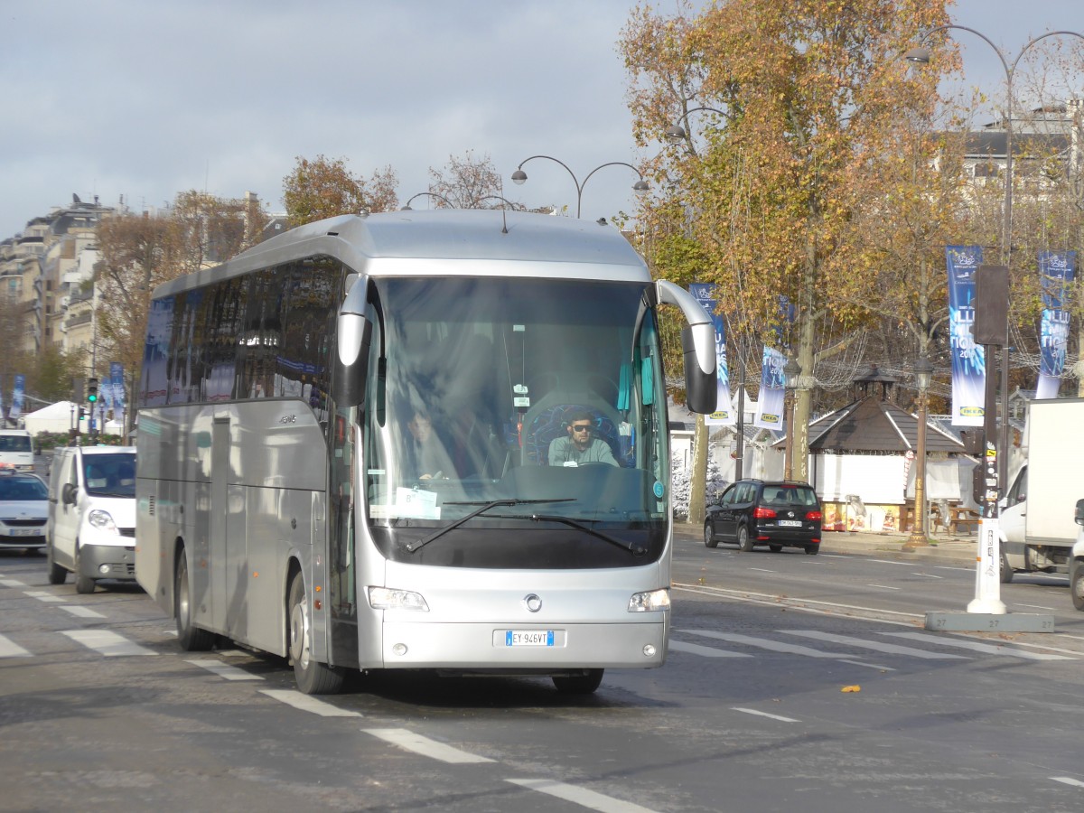 (167'352) - Aus Italien: ??? - EY-946 VT - Irisbus am 18. November 2015 in Paris, Champs-Elys�es