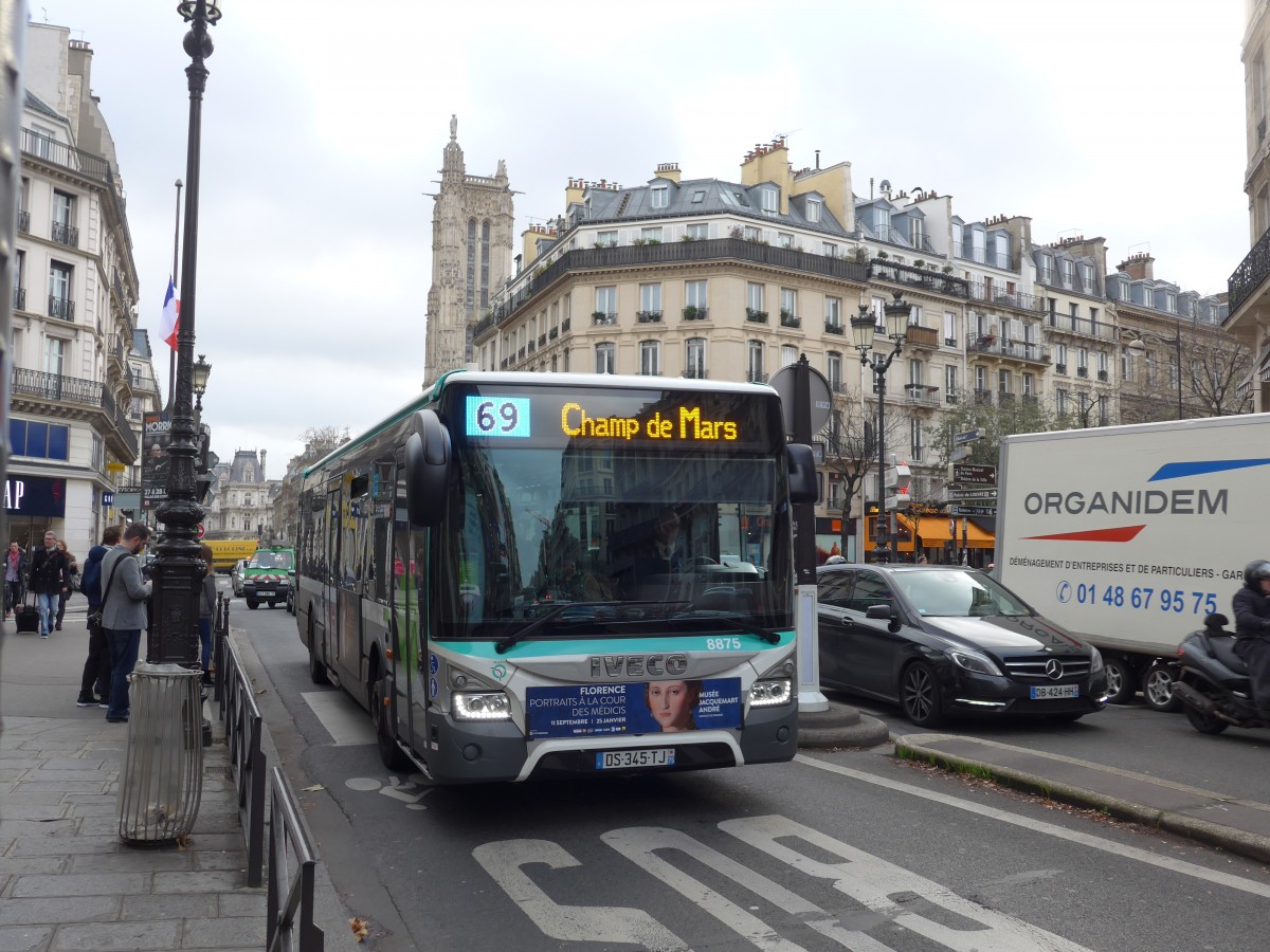 (167'361) - RATP Paris - Nr. 8875/DS 345 TJ - Iveco am 18. November 2015 in Paris, Ch�telet