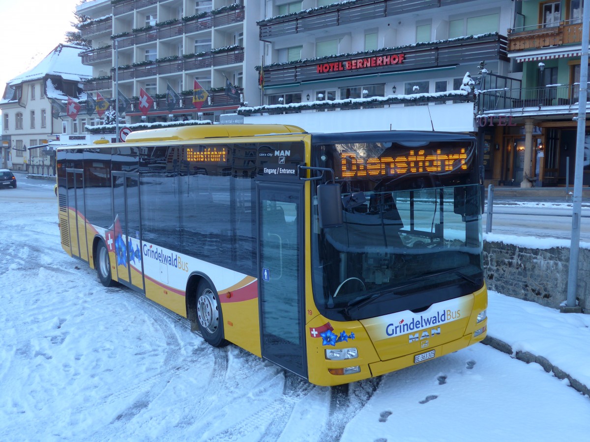 (167'483) - AVG Grindelwald - Nr. 19/BE 363'305 - MAN/G�ppel am 23. November 2015 beim Bahnhof Grindelwald