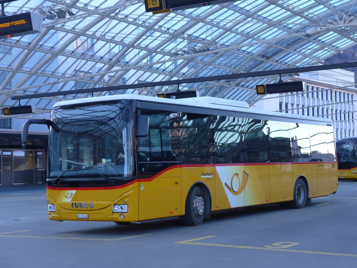 (167'597) - PostAuto Graub�nden - GR 170'436 - Iveco am 5. Dezember 2015 in Chur, Postautostation