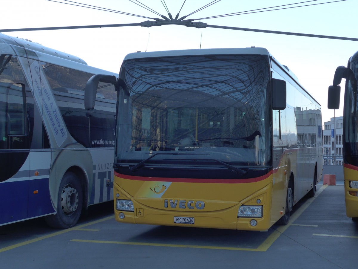(167'667) - PostAuto Graub�nden - GR 170'436 - Iveco am 5. Dezember 2015 in Chur, Postautostation
