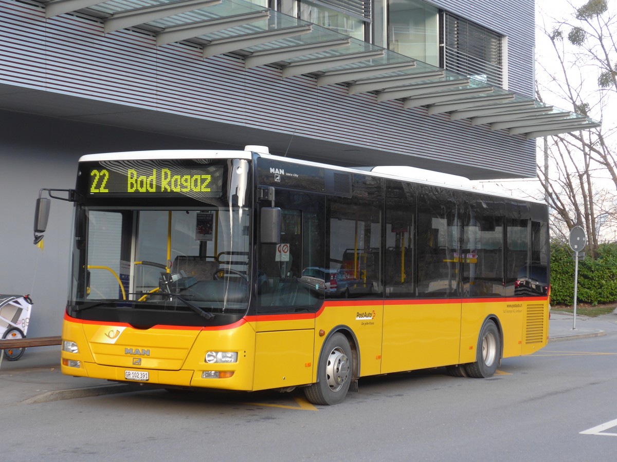 (167'772) - Gessinger, Bad Ragaz - GR 102'391 - MAN/G�ppel am 19. Dezember 2015 beim Bahnhof Landquart