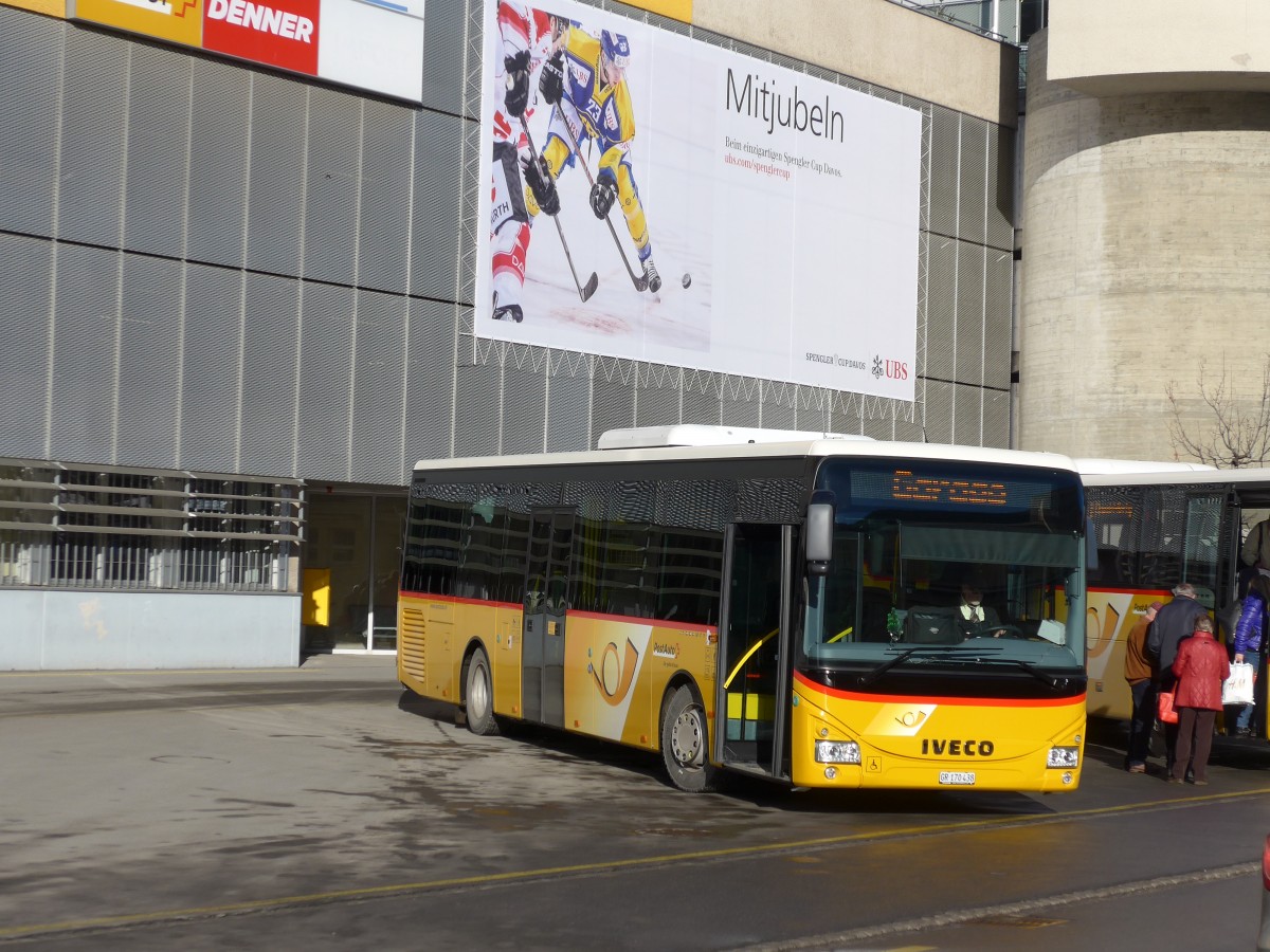 (167'818) - PostAuto Graub�nden - GR 170'438 - Iveco am 19. Dezember 2015 beim Bahnhof Davos Platz