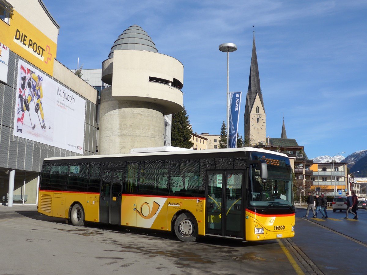 (167'822) - PostAuto Graub�nden - GR 170'438 - Iveco am 19. Dezember 2015 beim Bahnhof Davos Platz