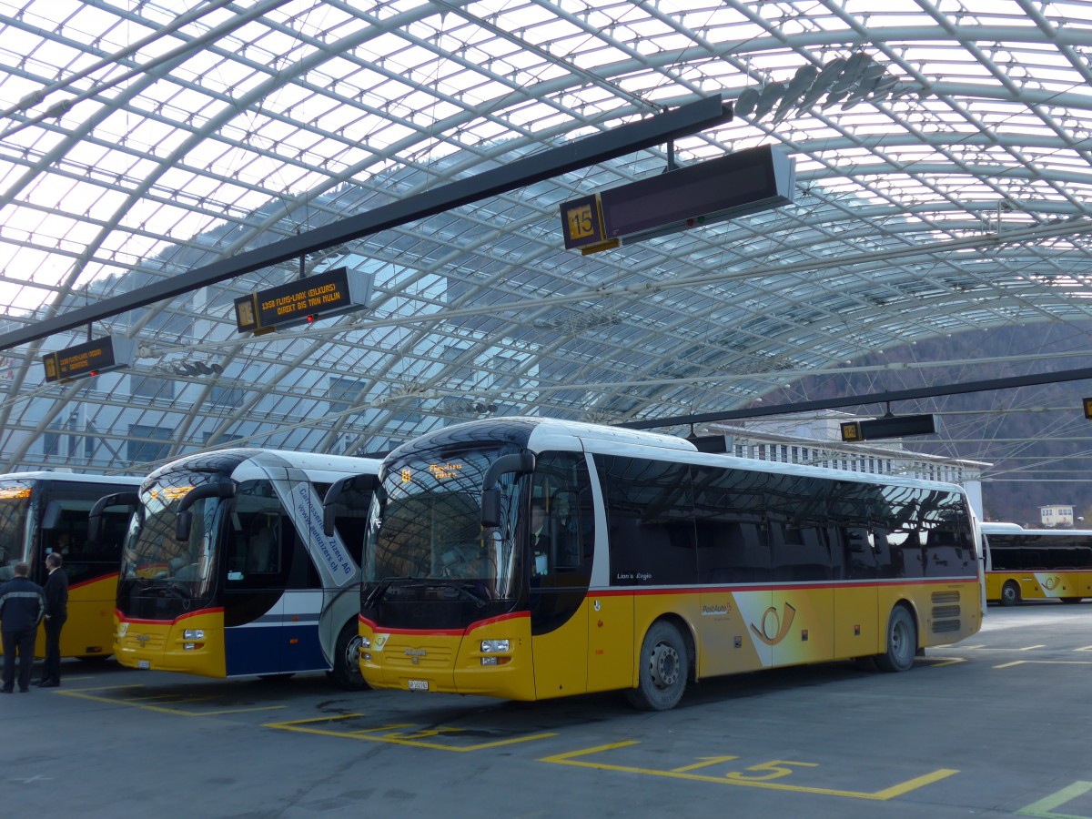 (167'832) - PostAuto Graub�nden - GR 162'982 - MAN am 19. Dezember 2015 in Chur, Postautostation