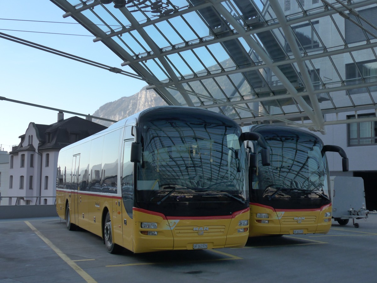 (167'837) - PostAuto Graub�nden - GR 162'979 - MAN am 19. Dezember 2015 in Chur, Postautostation