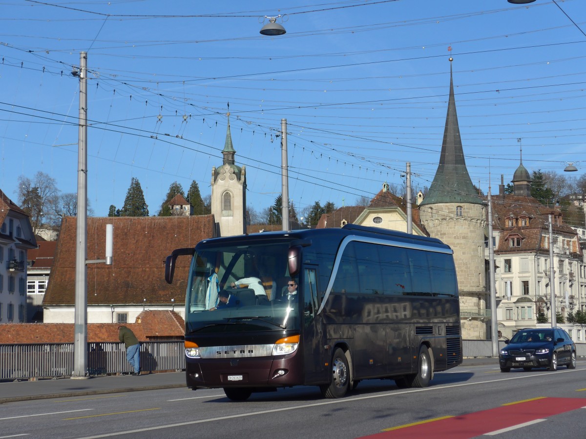 (167'914) - Meier, Z�rich - ZH 263'639 - Setra am 25. Dezember 2015 in Luzern, Bahnhofbr�cke
