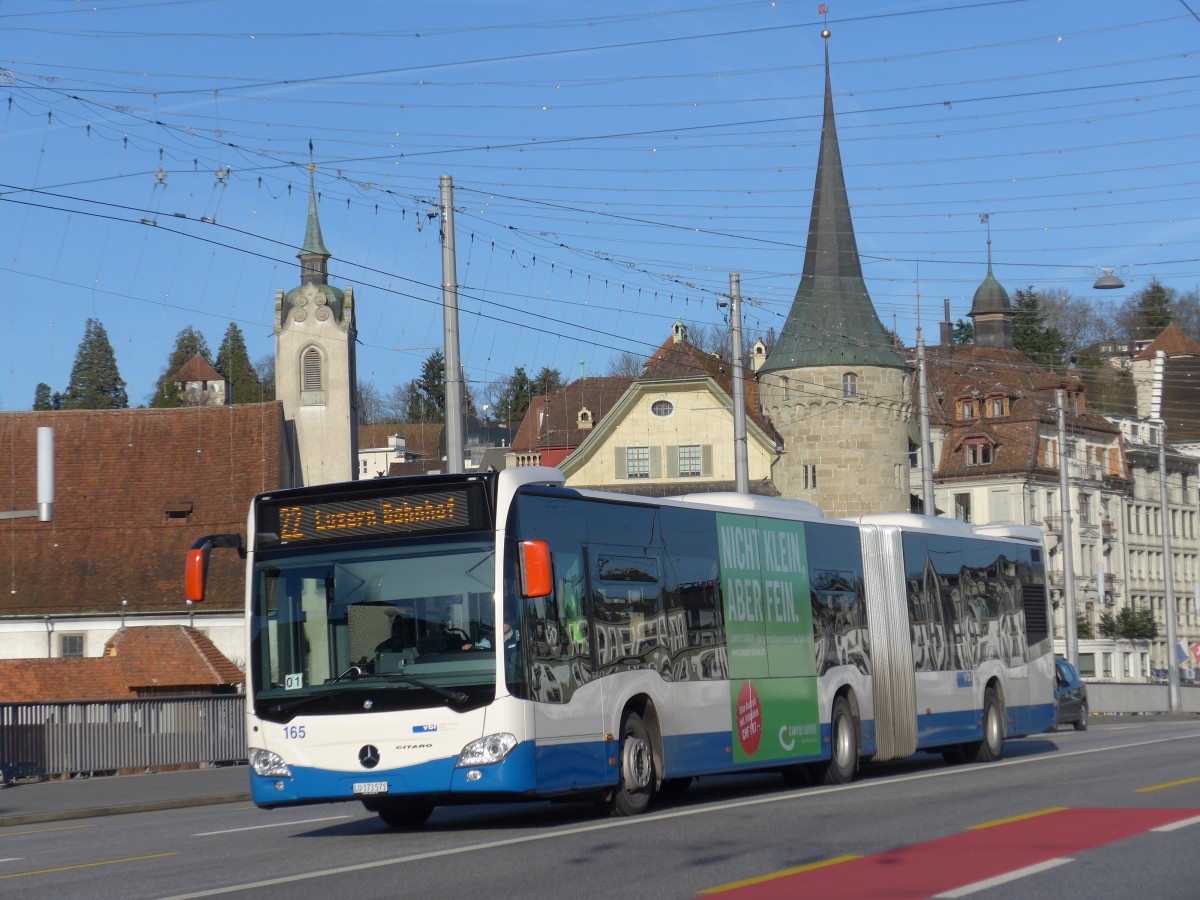 (167'916) - VBL Luzern - Nr. 165/LU 173'571 - Mercedes am 25. Dezember 2015 in Luzern, Bahnhofbr�cke