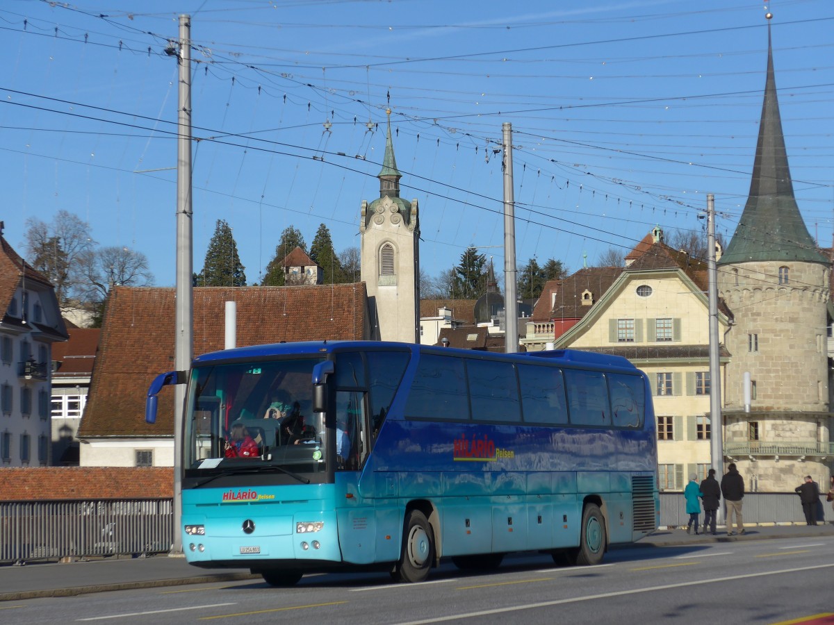 (167'920) - Hil�rio, Sch�tz - LU 254'803 - Mercedes (ex Zerzuben, Visp-Eyholz) am 25. Dezember 2015 in Luzern, Bahnhofbr�cke