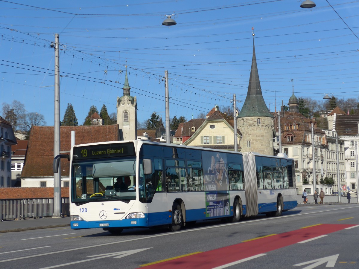 (167'922) - VBL Luzern - Nr. 128/LU 15'013 - Mercedes am 25. Dezember 2015 in Luzern, Bahnhofbr�cke