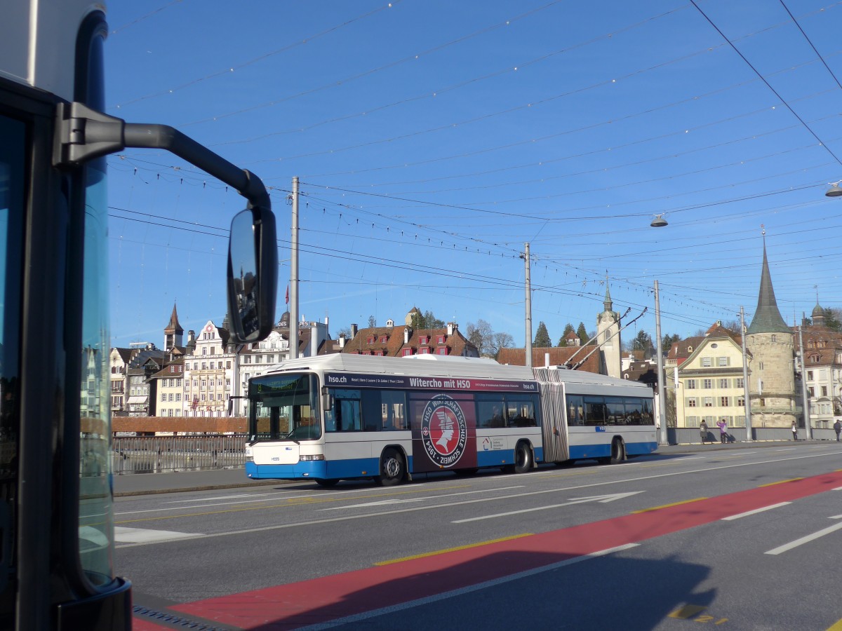 (167'926) - VBL Luzern - Nr. 204 - Hess/Hess Gelenktrolleybus am 25. Dezember 2015 in Luzern, Bahnhofbr�cke