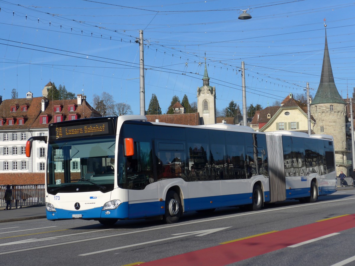 (167'930) - VBL Luzern - Nr. 173/LU 249'486 - Mercedes am 25. Dezember 2015 in Luzern, Bahnhofbr�cke