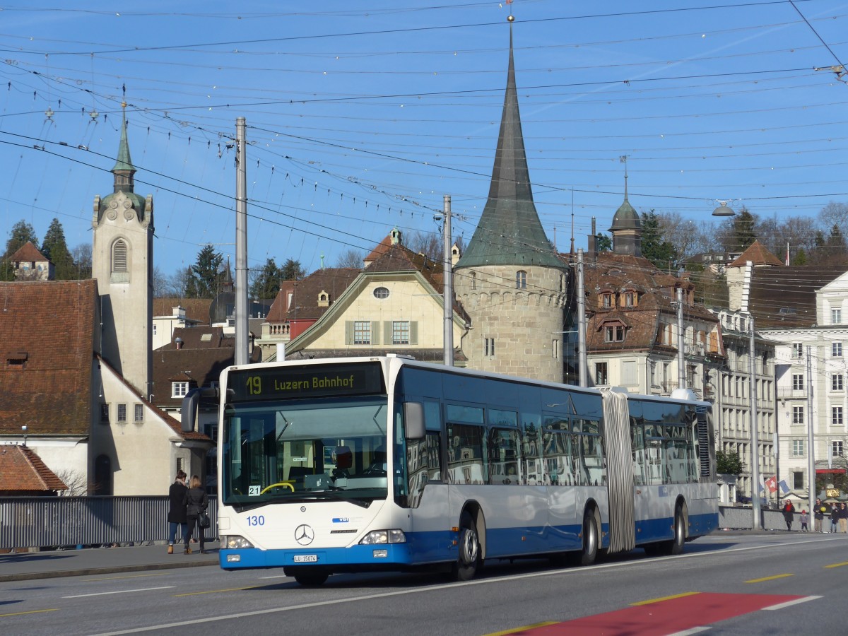 (167'934) - VBL Luzern - Nr. 130/LU 15'074 - Mercedes am 25. Dezember 2015 in Luzern, Bahnhofbr�cke