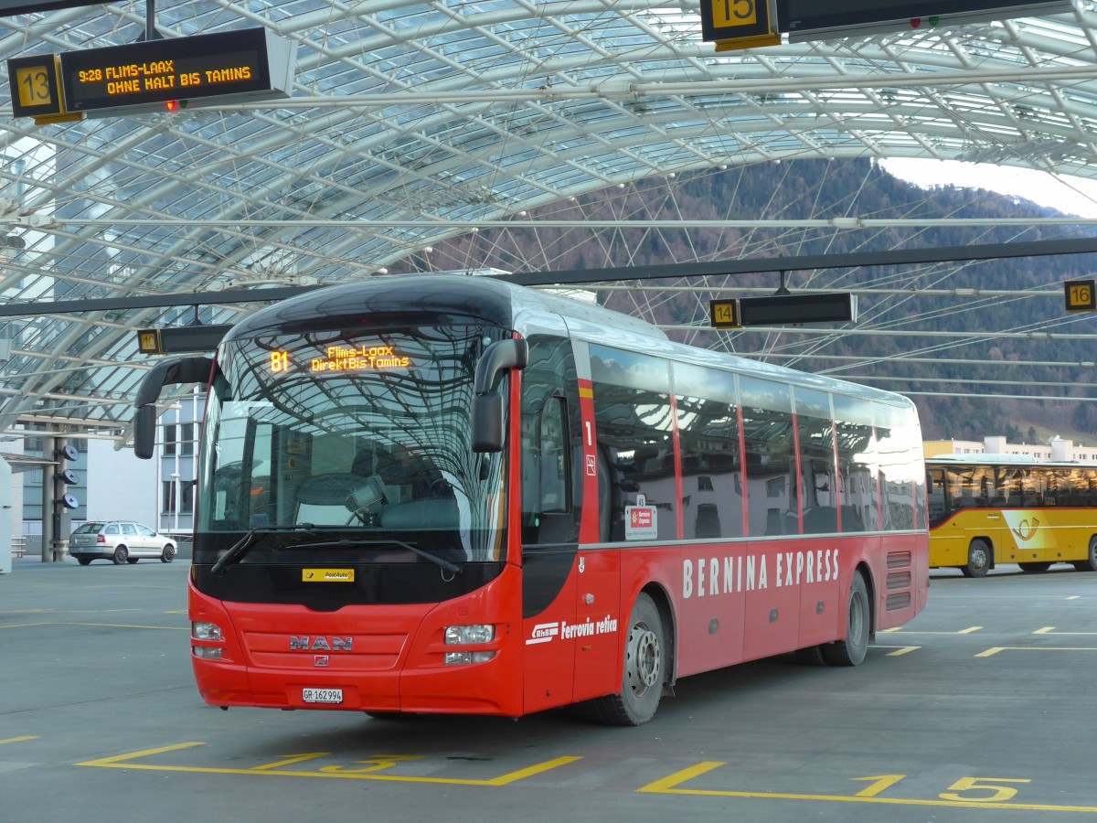 (167'952) - PostAuto Graub�nden - GR 162'994 - MAN (ex GR 162'972) am 26. Dezember 2015 in Chur, Postautostation