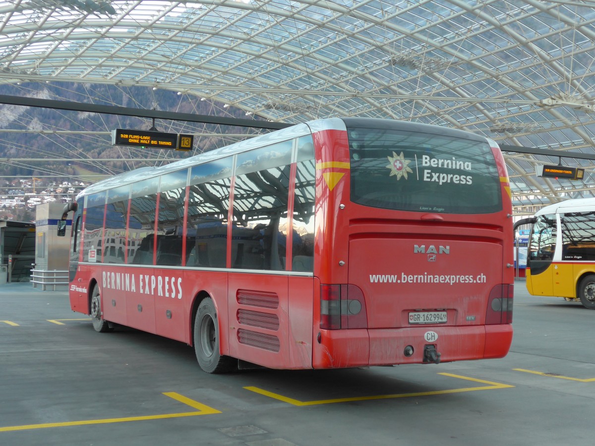 (167'954) - PostAuto Graub�nden - GR 162'994 - MAN (ex GR 162'972) am 26. Dezember 2015 in Chur, Postautostation