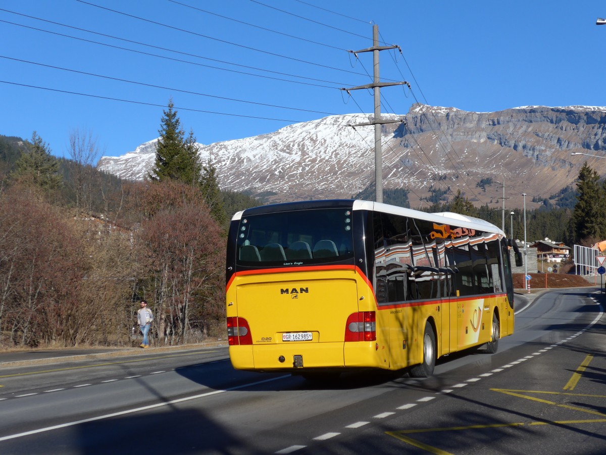 (167'981) - PostAuto Graub�nden - GR 162'985 - MAN am 26. Dezember 2015 in Laax, Rancho