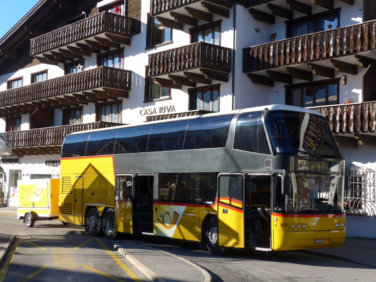 (167'987) - PostAuto Graub�nden - GR 162'999 - Neoplan am 26. Dezember 2015 in Laax, Post
