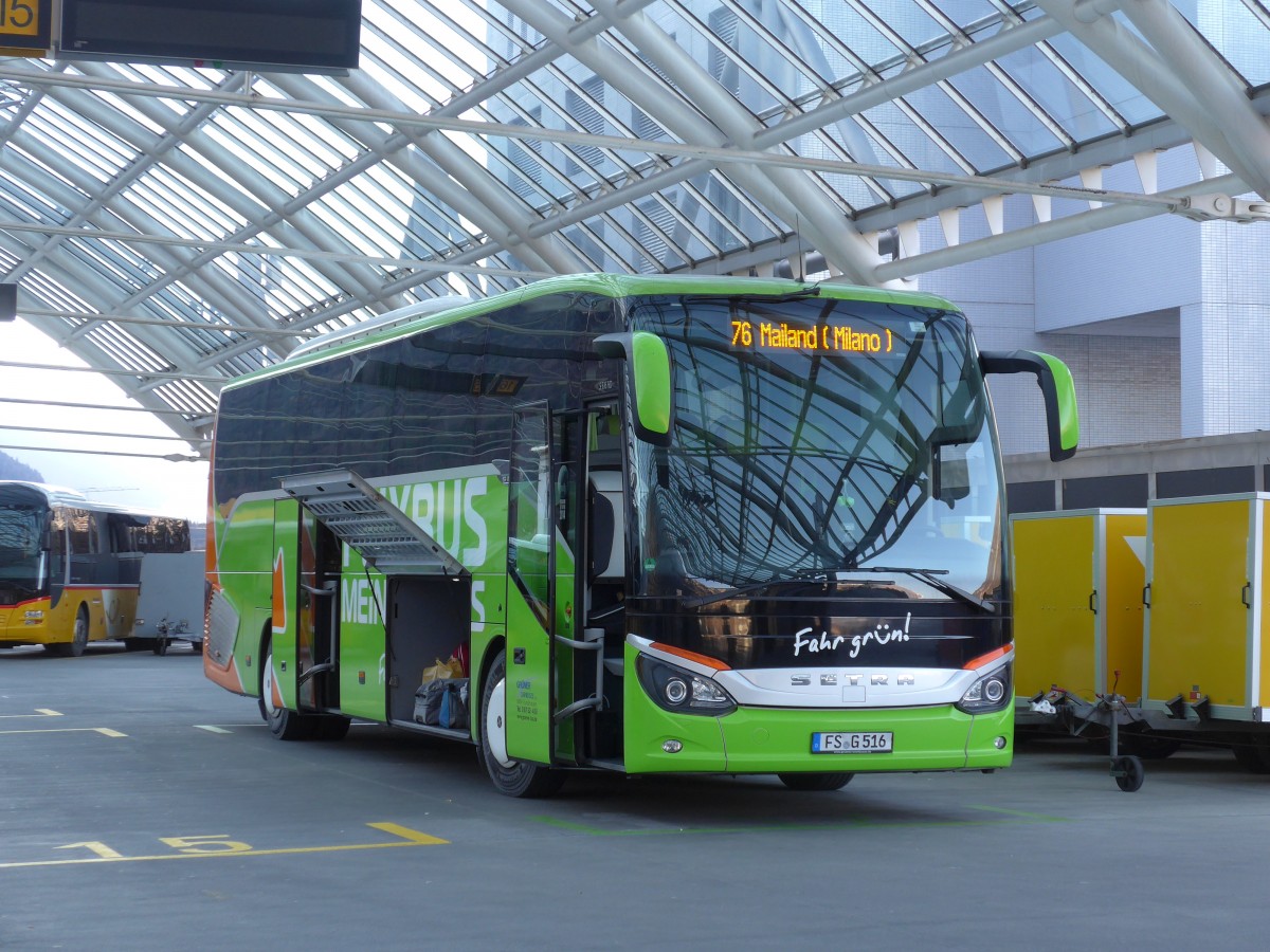(168'001) - Aus Deutschland: Gr�ner, Rudelzhausen - FS-G 516 - Setra am 26. Dezember 2015 in Chur, Postautostation