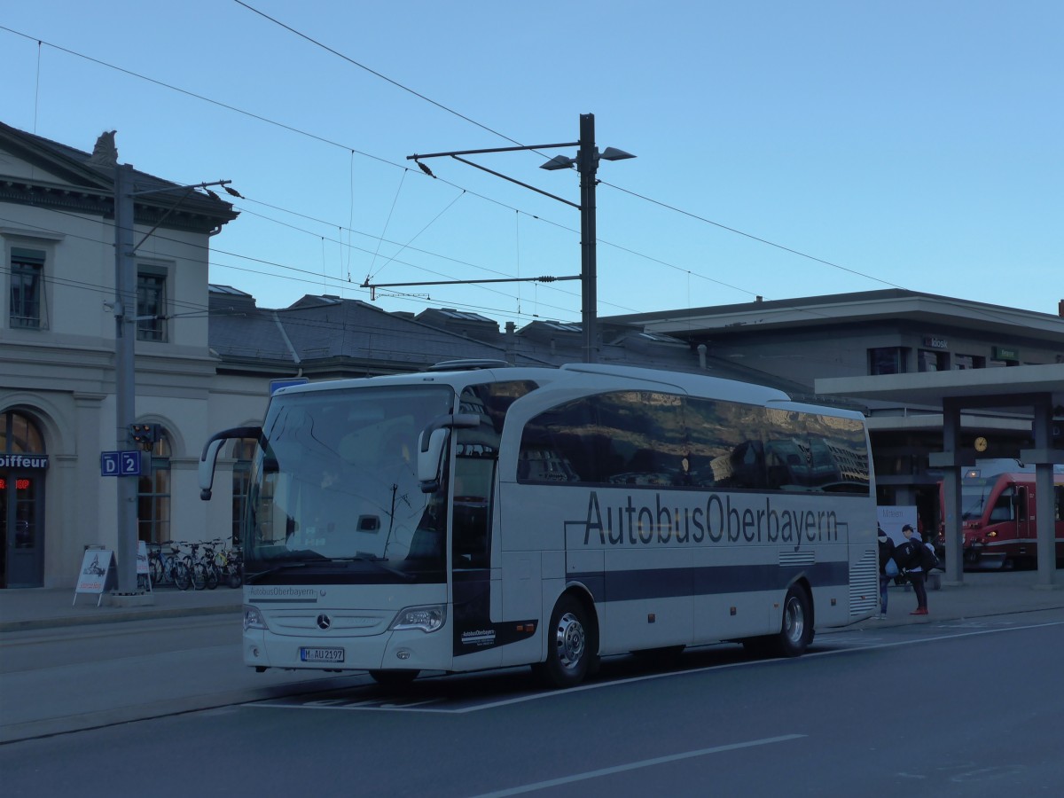 (168'005) - Aus Deutschland: Autobus Oberbayern, M�nchen - M-AU 2197 - Mercedes am 26. Dezember 2015 beim Bahnhof Chur