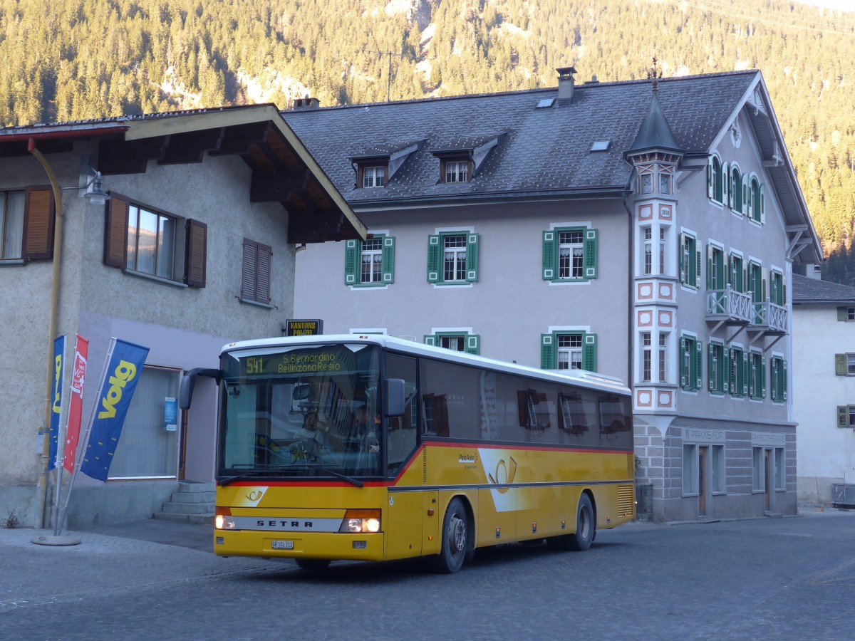 (168'059) - PostAuto Graub�nden - GR 102'312 - Setra am 29. Dezember 2015 in Andeer, Post