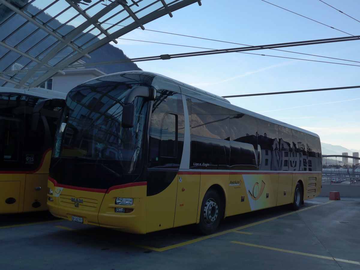 (168'087) - PostAuto Graub�nden - GR 162'991 - MAN am 29. Dezember 2015 in Chur, Postautostation