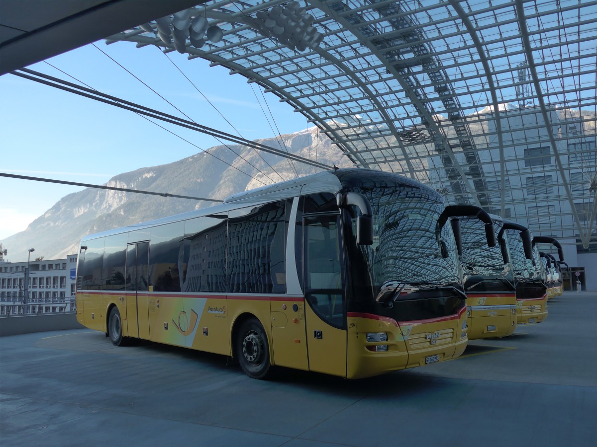 (168'089) - PostAuto Graub�nden - GR 162'973 - MAN am 29. Dezember 2015 in Chur, Postautostation