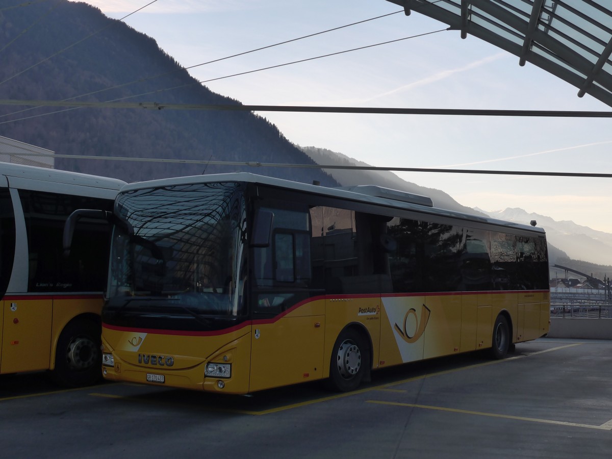 (168'090) - PostAuto Graub�nden - GR 170'437 - Iveco am 29. Dezember 2015 in Chur, Postautostation