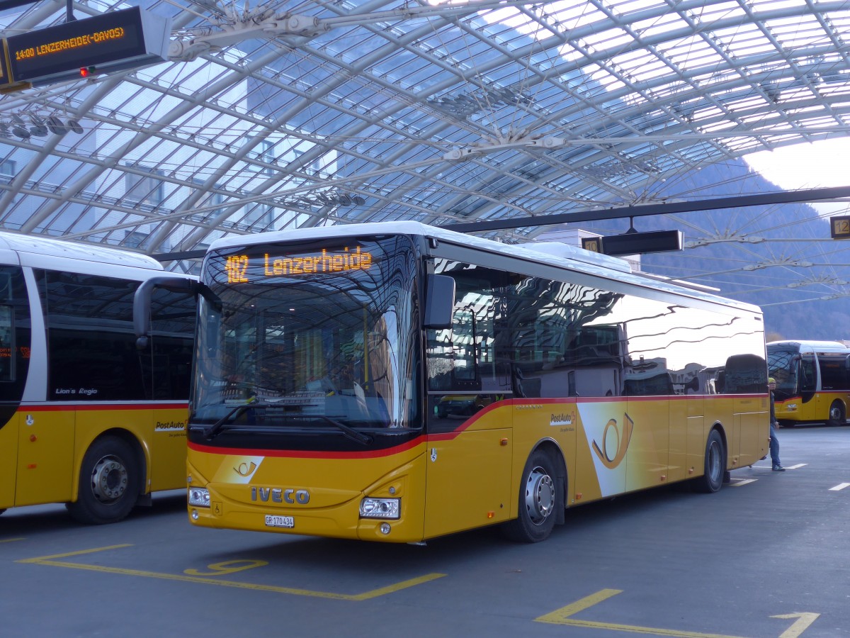 (168'092) - PostAuto Graub�nden - GR 170'434 - Iveco am 29. Dezember 2015 in Chur, Postautostation