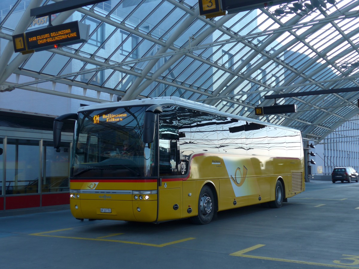 (168'107) - PostAuto Graub�nden - GR 107'701 - Van Hool am 29. Dezember 2015 in Chur, Postautostation
