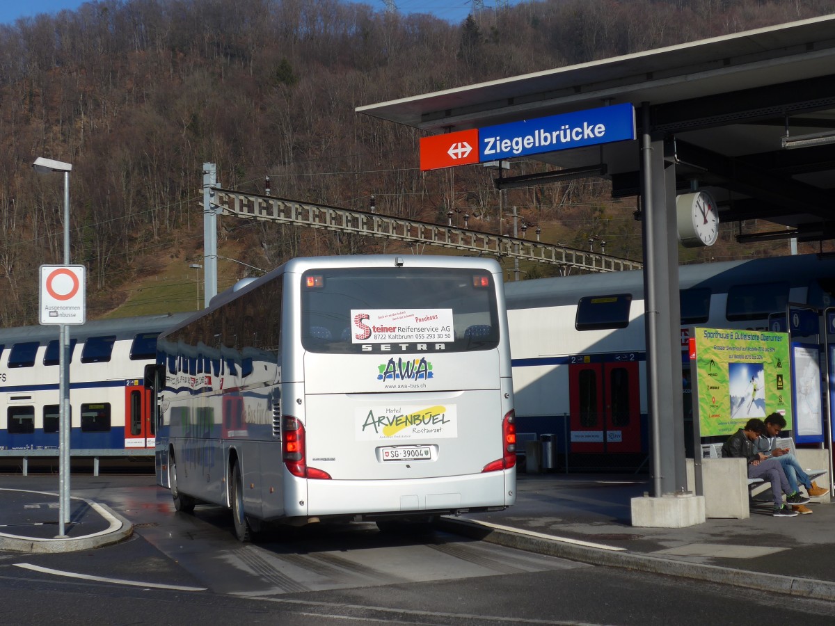 (168'202) - AWA Amden - Nr. 4/SG 39'004 - Setra am 1. Januar 2016 beim Bahnhof Ziegelbr�cke