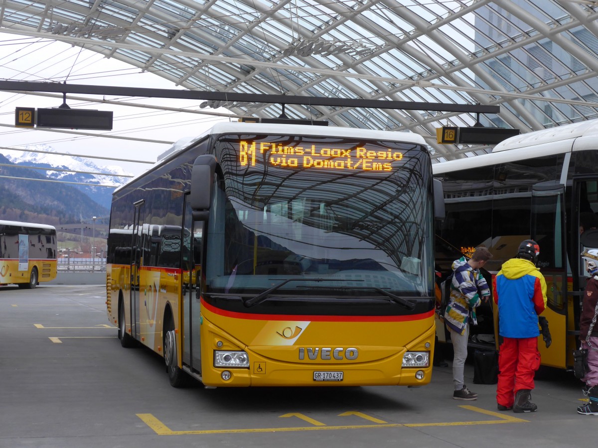 (168'223) - PostAuto Graub�nden - GR 170'437 - Iveco am 2. Januar 2016 in Chur, Postautostation