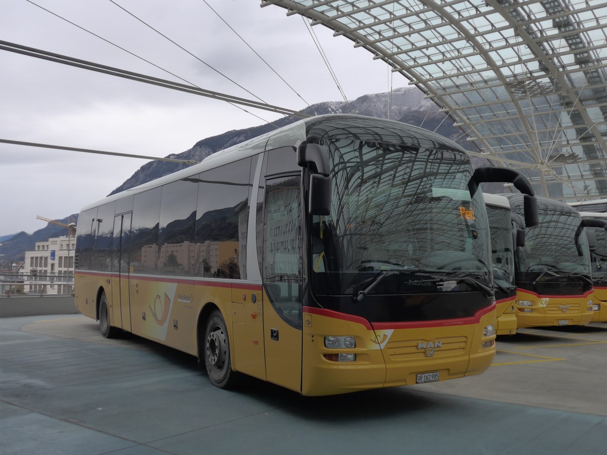 (168'294) - PostAuto Graub�nden - GR 162'985 - MAN am 2. Januar 2016 in Chur, Postautostation