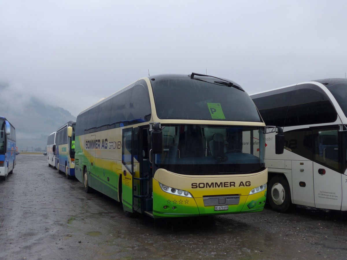(168'316) - Sommer, Gr�nen - BE 679'698 - Neoplan am 9. Januar 2016 in Frutigen, Flugplatz