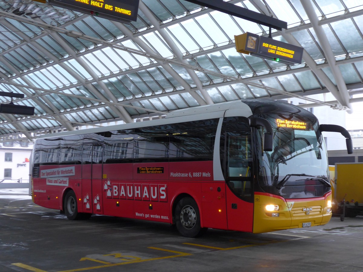 (168'495) - PostAuto Graub�nden - GR 162'991 - MAN am 23. Januar 2016 in Chur, Postautostation