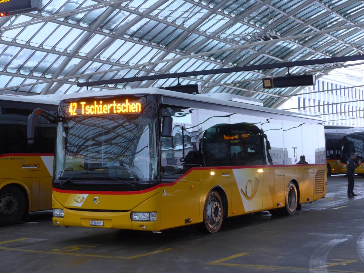 (168'496) - PostAuto Graub�nden - GR 168'877 - Irisbus am 23. Januar 2016 in Chur, Postautostation
