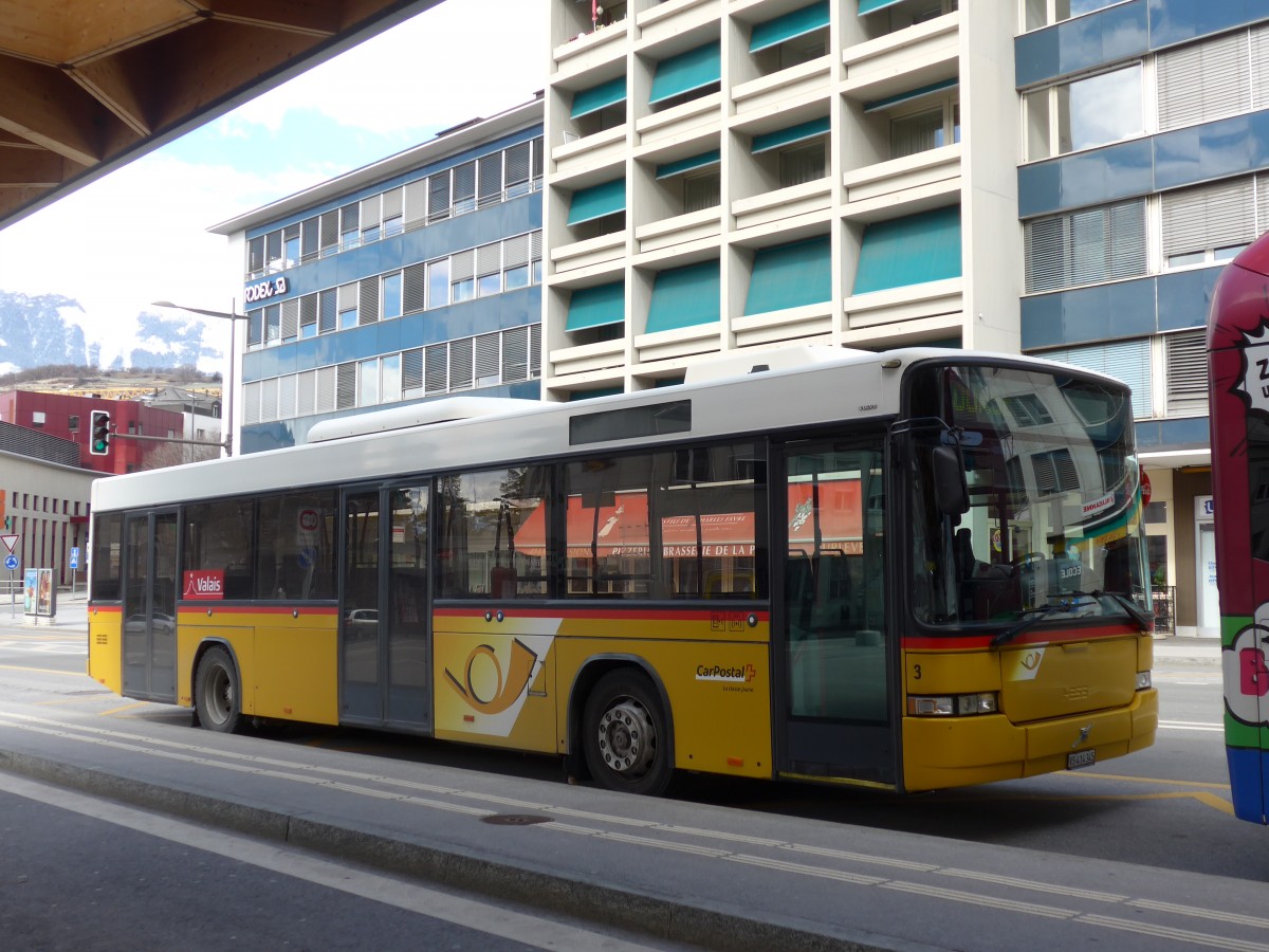 (169'031) - PostAuto Wallis - Nr. 3/VS 414'345 - Volvo/Hess (ex PostAuto Bern Nr. 512; ex P 25'678) am 6. M�rz 2016 beim Bahnhof Sion
