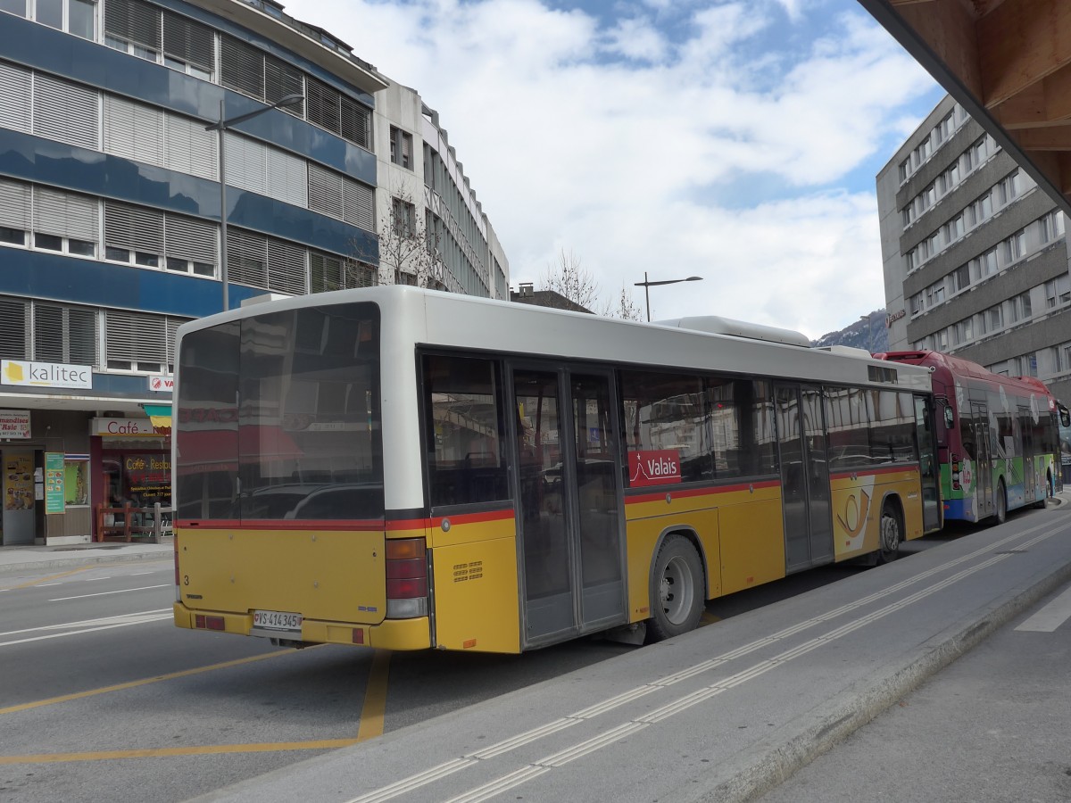 (169'032) - PostAuto Wallis - Nr. 3/VS 414'345 - Volvo/Hess (ex PostAuto Bern Nr. 512; ex P 25'678) am 6. M�rz 2016 beim Bahnhof Sion
