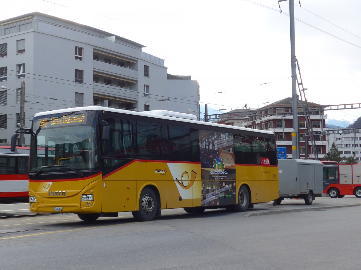 (169'063) - PostAuto Wallis - VS 424'841 - Iveco am 6. M�rz 2016 beim Bahnhof Brig