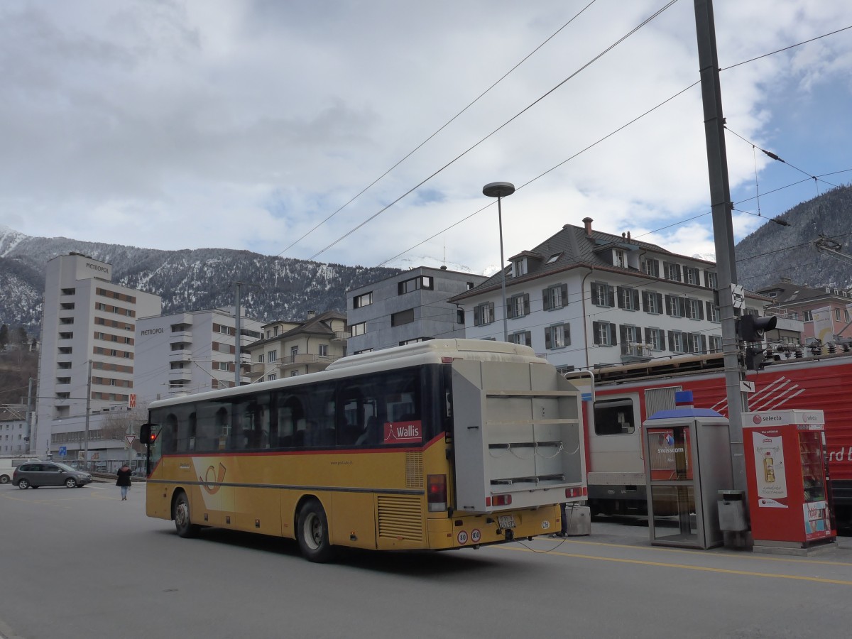 (169'068) - PostAuto Wallis - VS 241'975 - Setra am 6. M�rz 2016 beim Bahnhof Brig