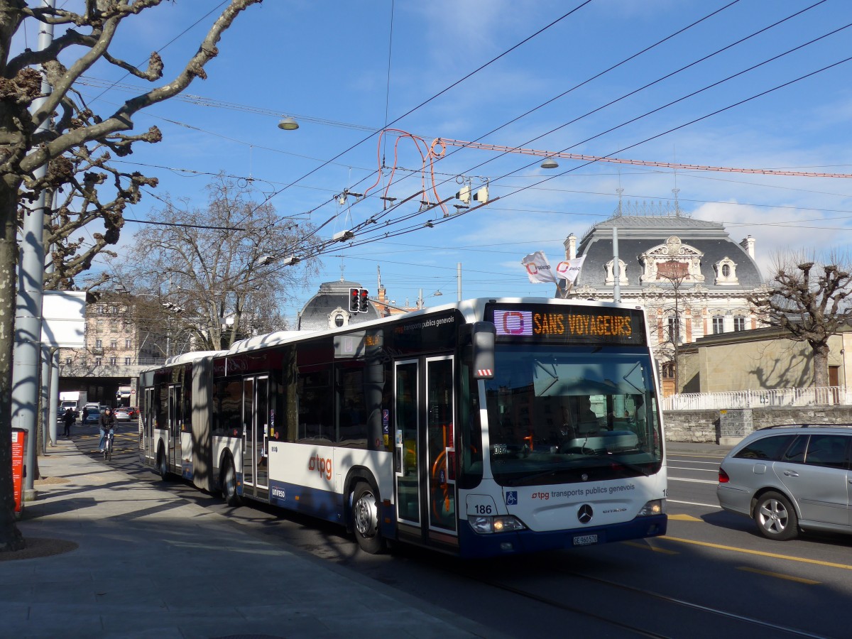 (169'082) - TPG Gen�ve - Nr. 186/GE 960'570 - Mercedes am 7. M�rz 2016 in Gen�ve, Place des Vingt-Deux-Cantons