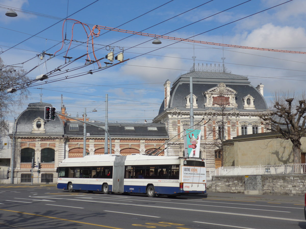 (169'120) - TPG Gen�ve - Nr. 748 - Hess/Hess Gelenktrolleybus am 7. M�rz 2016 in Gen�ve, Place des Vingt-Deux-Cantons