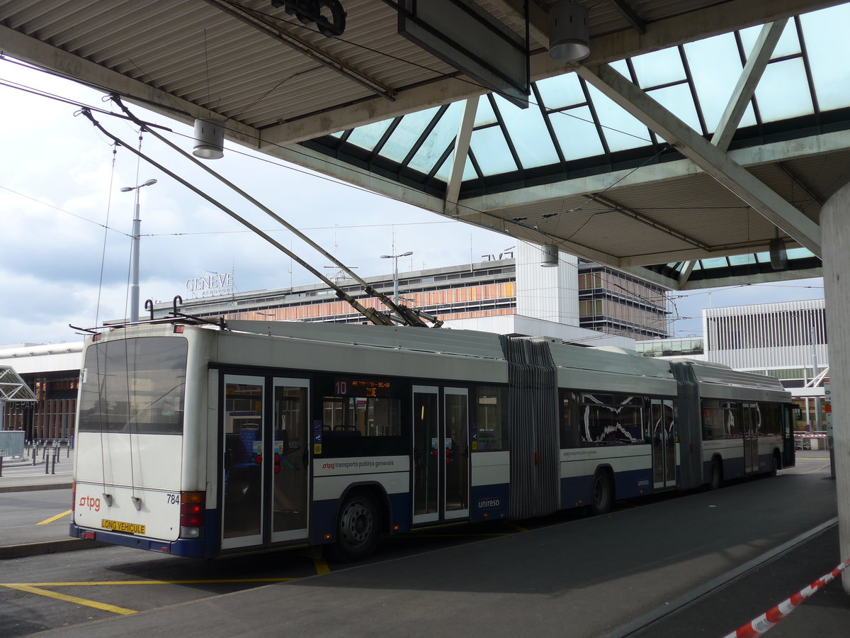 (169'211) - TPG Gen�ve - Nr. 784 - Hess/Hess Doppelgelenktrolleybus am 7. M�rz 2016 in Gen�ve, A�roport