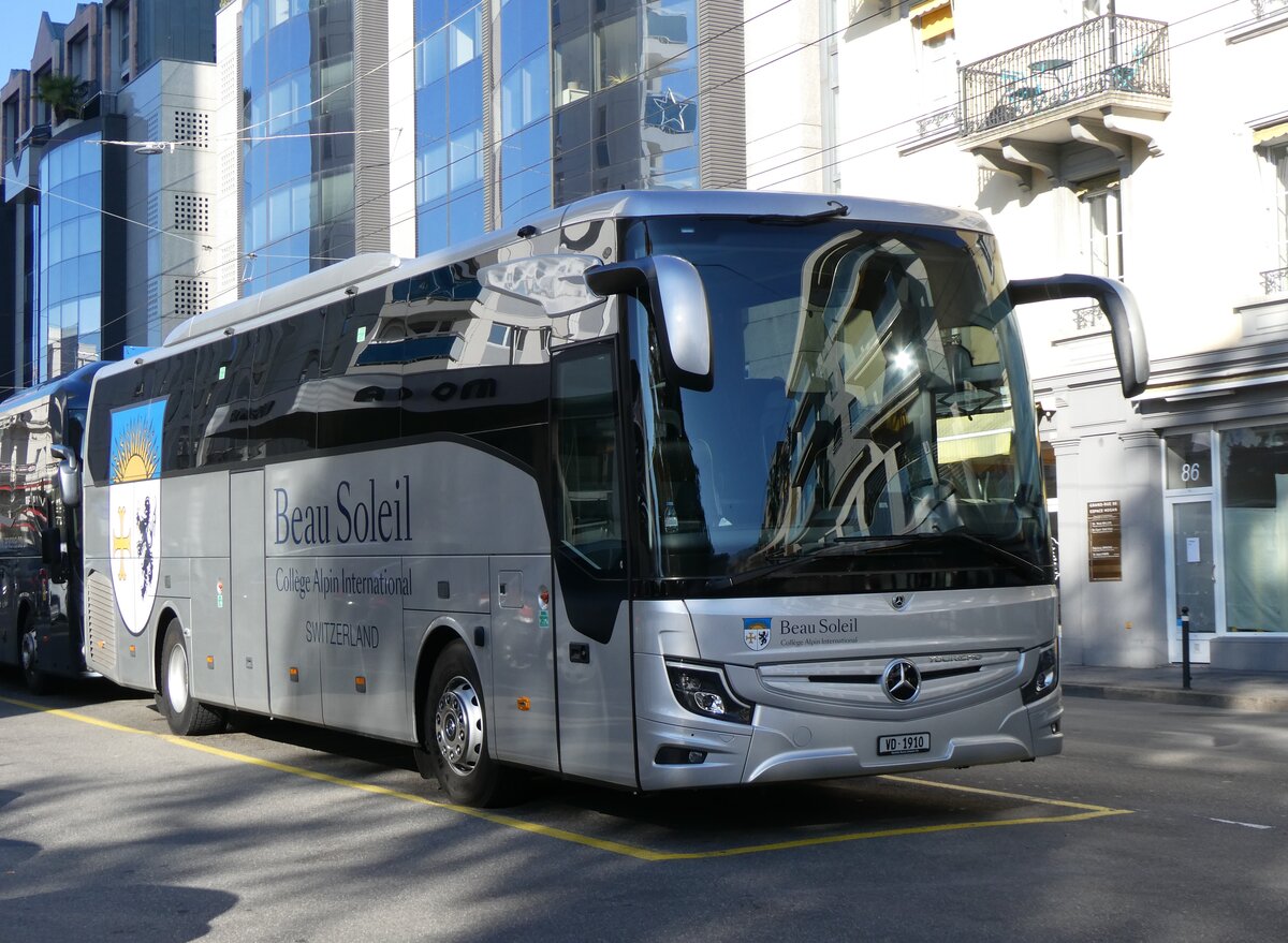 (169'216) - Coll�ge Alpin Beau Soleil, Villars-sur-Ollon - VD 1910 - Mercedes am 16. November 2024 in Montreux, Escaliers de la Gare