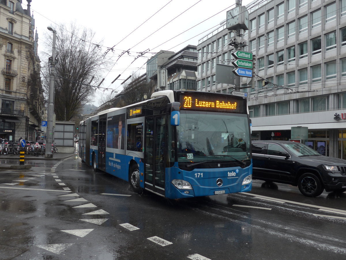 (169'468) - VBL Luzern - Nr. 171/LU 248'364 - Mercedes am 25. M�rz 2016 beim Bahnhof Luzern