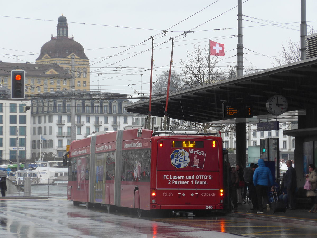 (169'476) - VBL Luzern - Nr. 240 - Hess/Hess Doppelgelenktrolleybus am 25. M�rz 2016 beim Bahnhof Luzern