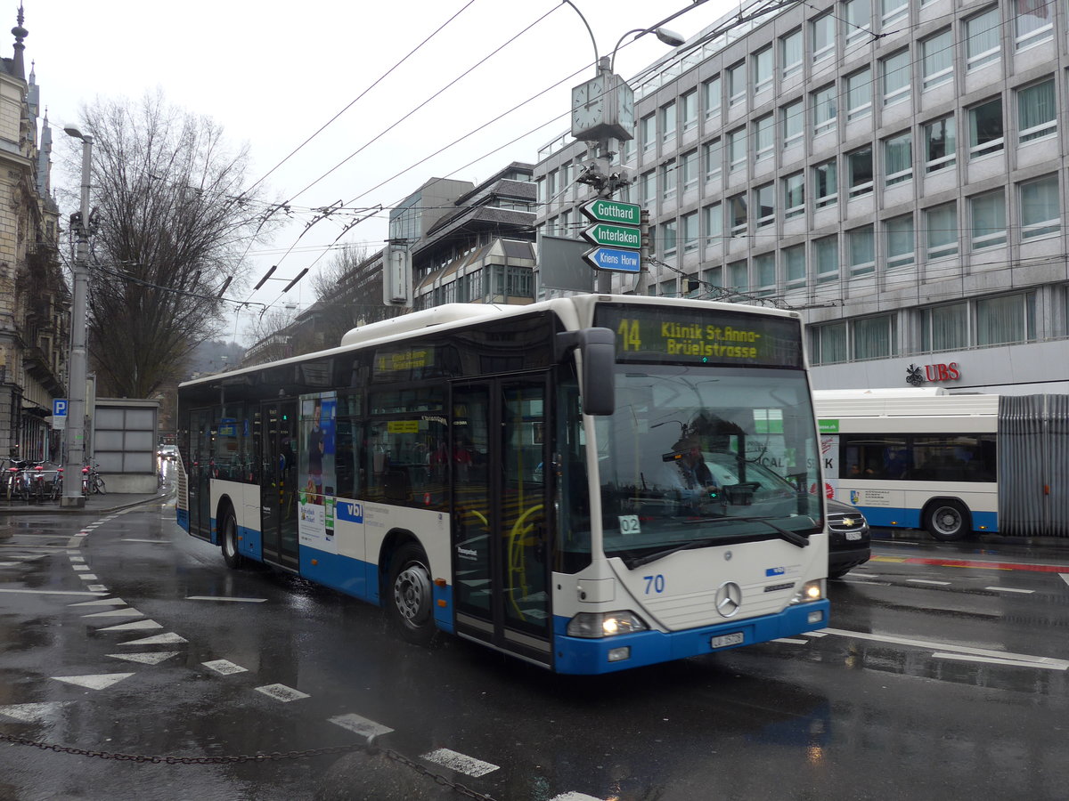 (169'477) - VBL Luzern - Nr. 70/LU 15'728 - Mercedes am 25. M�rz 2016 beim Bahnhof Luzern