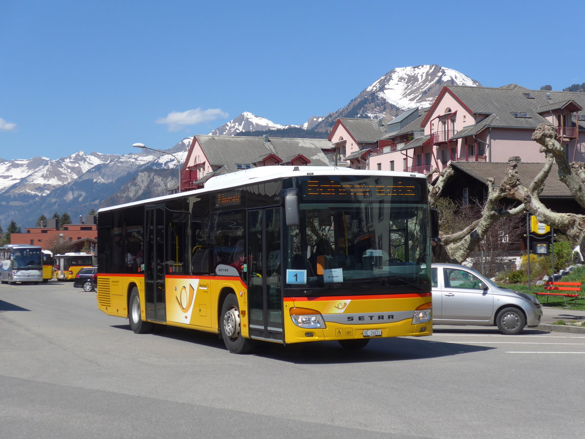 (169'823) - Fl�ck, Brienz - Nr. 6/BE 26'631 - Setra am 11. April 2016 beim Bahnhof Meiringen