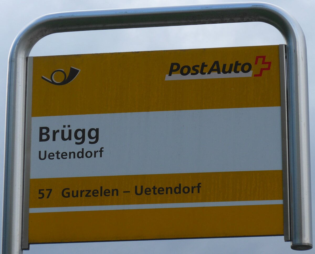 (170'147) - PostAuto-Haltestellenschild - Uetendorf, Br�gg - am 16. April 2016